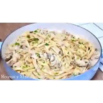 Pasta en salsa de queso azul