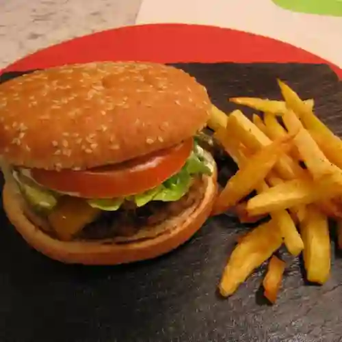 Combo Hamburguesa Carne y Papitas Fritas