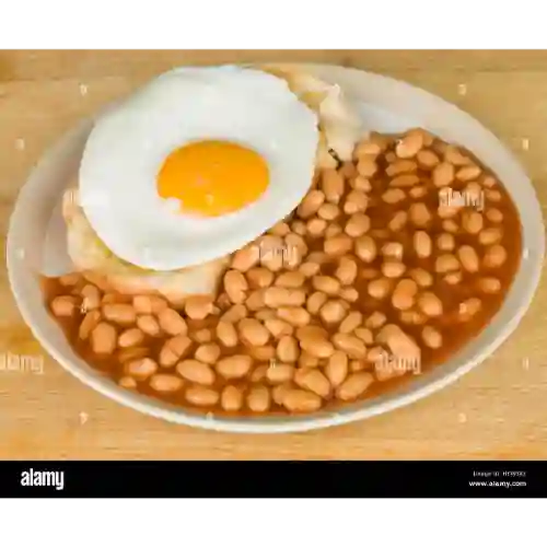 Caserola de Frijoles con Huevo