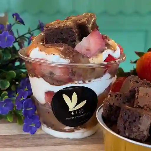 Fresas con crema brownie mediano