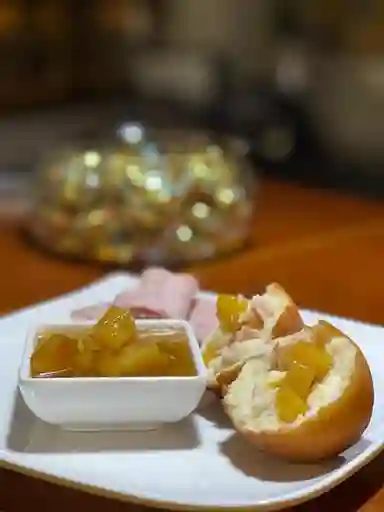 Buñuelo Hawaiano