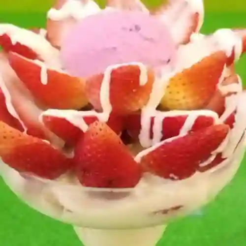 Fresas con Crema y Helado Pequeñas