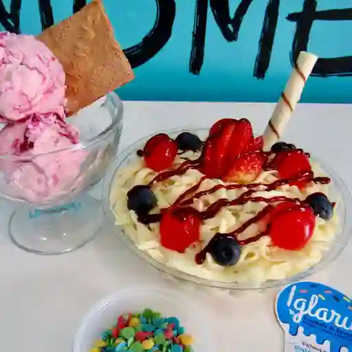 Ensalada Frutos Rojos 16 oz con Helado
