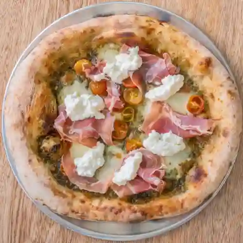 Pizza Serrano y Stracciatella