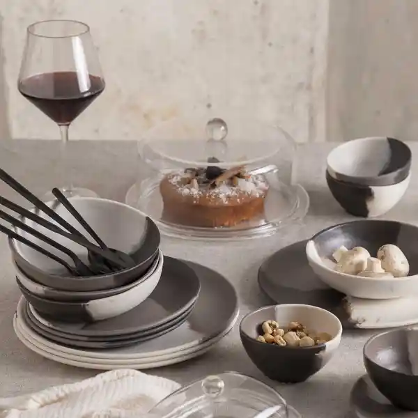 Tortera Con Domo en Acrílico 24 cm Ambiente Gourmet