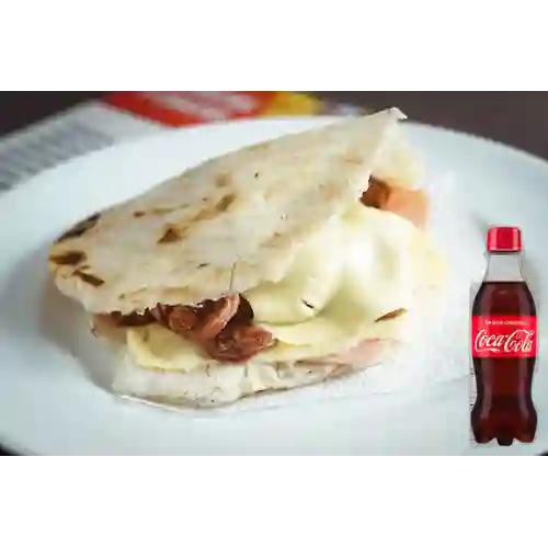 Combo Arepa Ranchera + Coca-Cola Sabor Original 200 ml