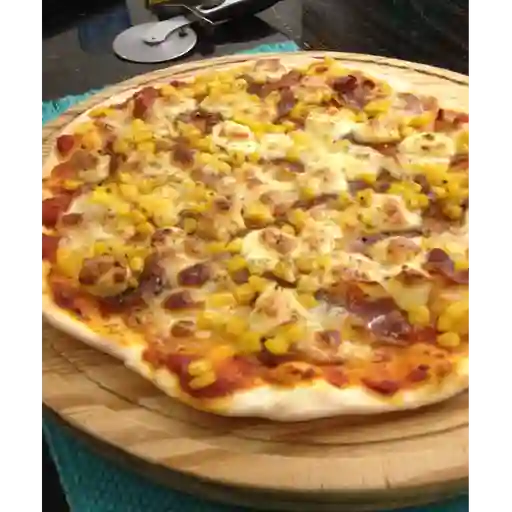 Pizza queso jamon y maiz