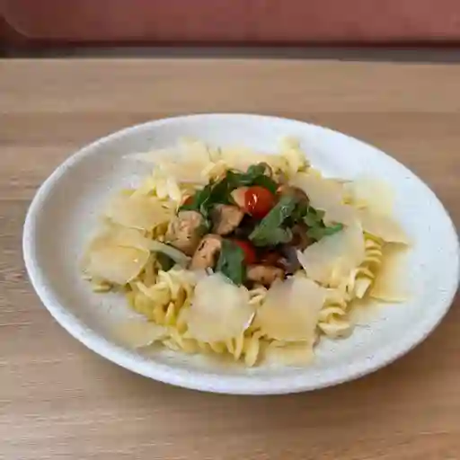Fusilli pollo y champiñones