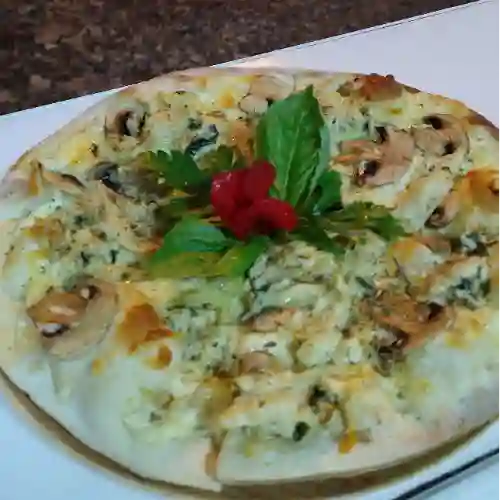 Pizza Pollo, Champiñón y Espinaca