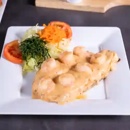 Salmón en Salsa de Camarones