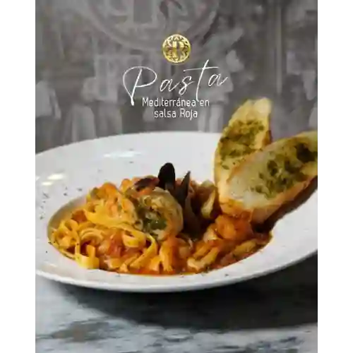 Pasta Mediterranea en Salsa Roja