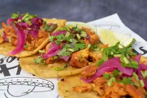 Cochinita Pibil + Bebida