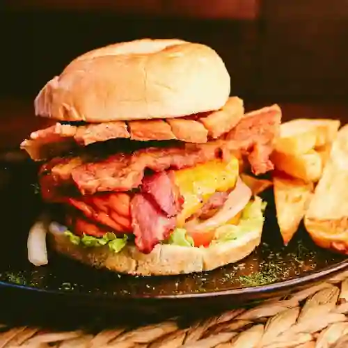 Hamburguesa con Res y Chicharrón