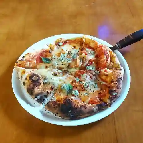 Pizza Quattro Formaggi: Vegetariana