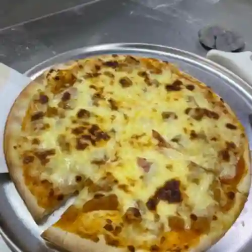 Pizza Jamón y Tocineta.