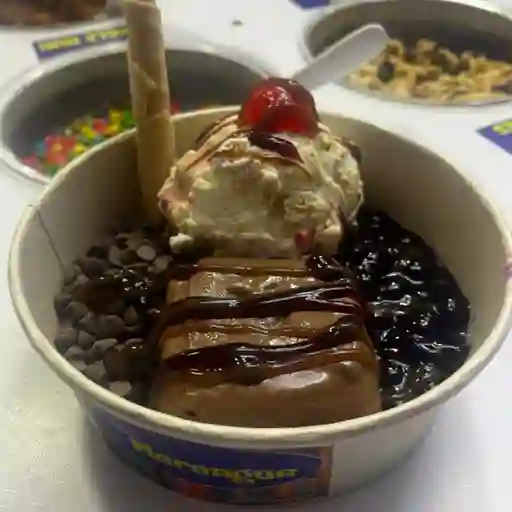 Max Con Helado + 2 Topping + Salsas