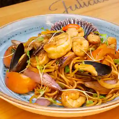 Tallarín Saltado de Mariscos