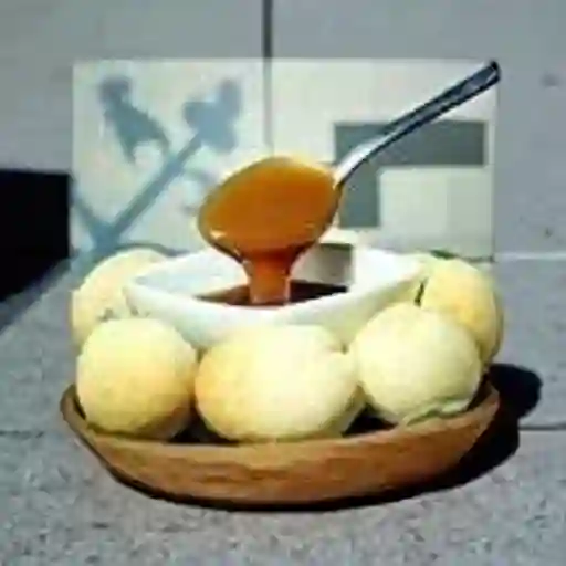 Pandebonitos Del Origen Acompañados con Arequipe Sin Azúcar