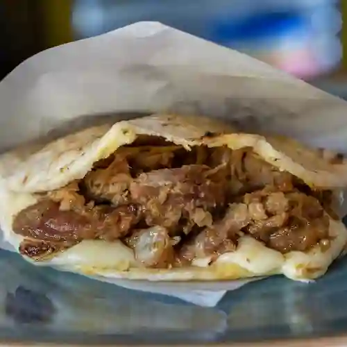 Arepa de Costillas de Cerdo Al Romero