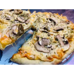 Pizza Pollo Champiñón