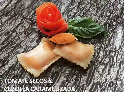 Ravioli Tomate Secos Cebolla Caramelizada & Mozarella