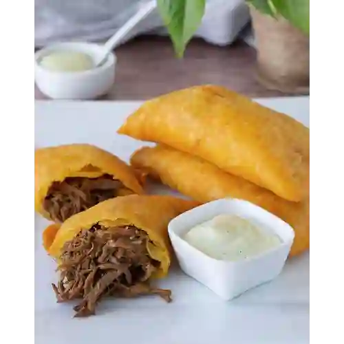 Empanadas Venezolanas de Carne Desmechada