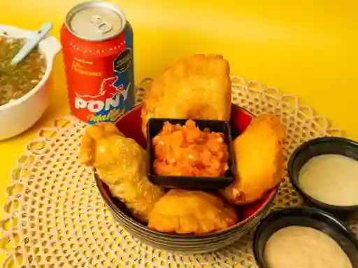 5 Empanadas y 1 Corozo