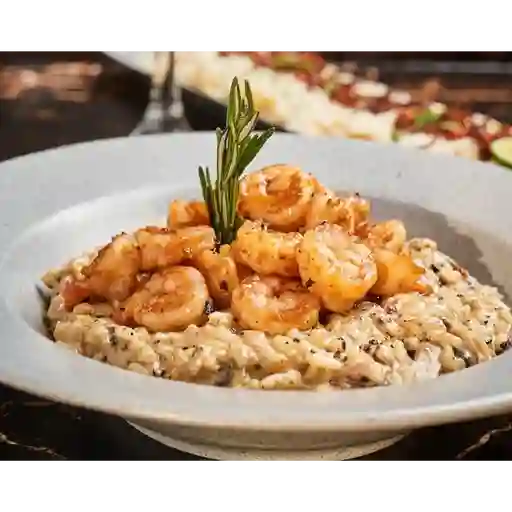 Risotto trufado con camarones al ajillo