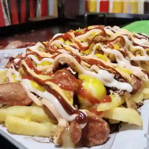 Salchipapa con Pollo