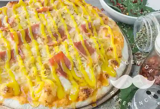 Pizza mediana pollo miel mostaza