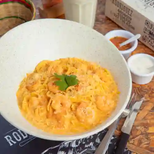 Martes de Spaghetti con Camarones