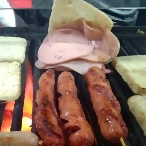 Arepa especial de jamones + chorizo