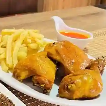 1/2 Pollo + papas a la francesa