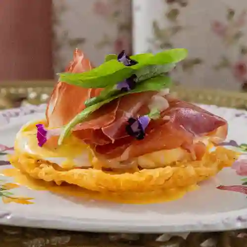 Huevos Pochados con Jamón Serrano
