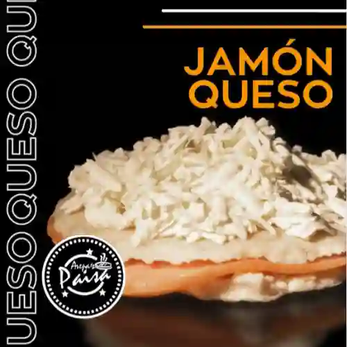 Arepa Jamón y Queso + Bebida
