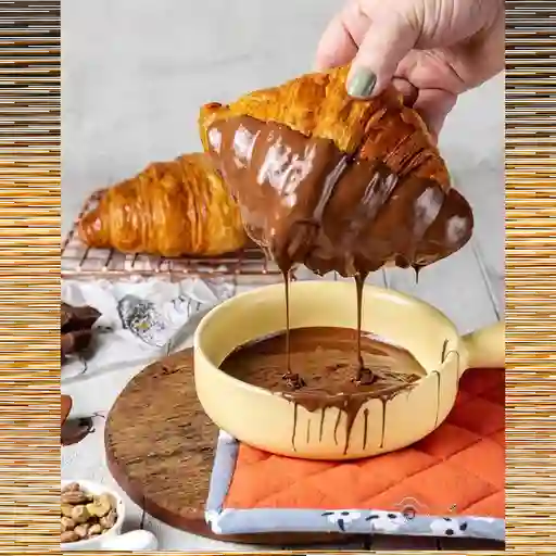 Croissant francés de chocolate