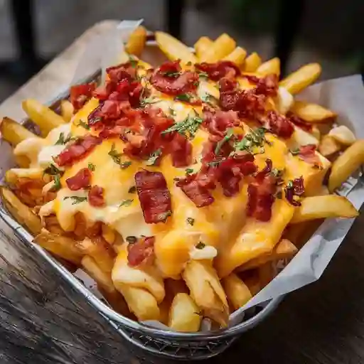 Papas con Cheddar y Tocineta