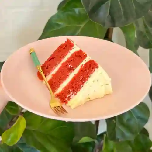 Porción de Torta Red Velvet Keto