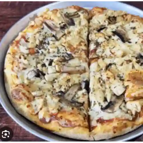 Pizza Mediana Pollo con Champiñones