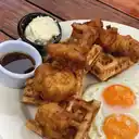 Waffles con Pollo Tempura