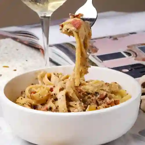 Fettuccine con Salsa Trufada