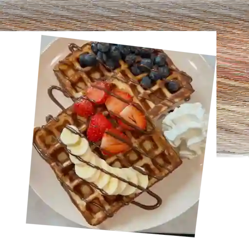 Waffles fresa y arándanos