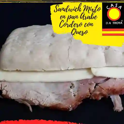 Sandwich cordero mixto en pan arabe