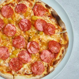 Pizza Ananá y Pepperoni