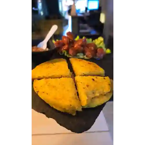 Arepa Santandereana con Chorizo