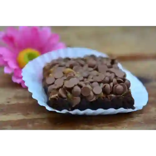 Brownie Decorado con Chips de Chocolate