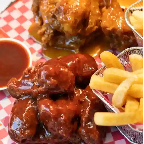 Alitas 10x6 y Bacon Cheese Fries