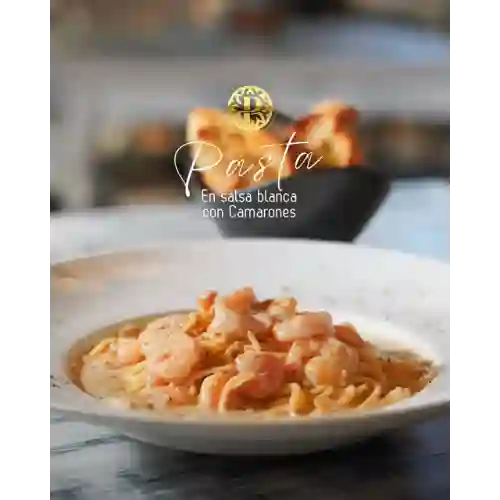 Pasta en Salsa Blanca con Camarones