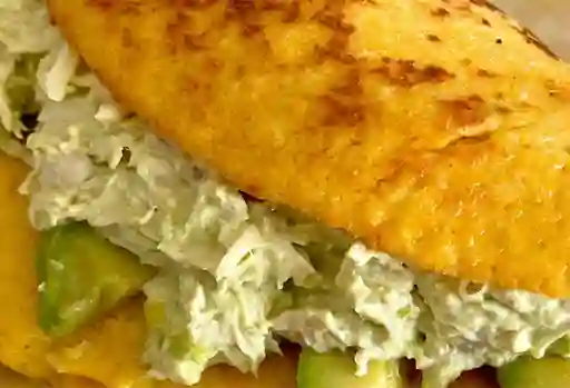 Cachapa con Pollo y Aguacate