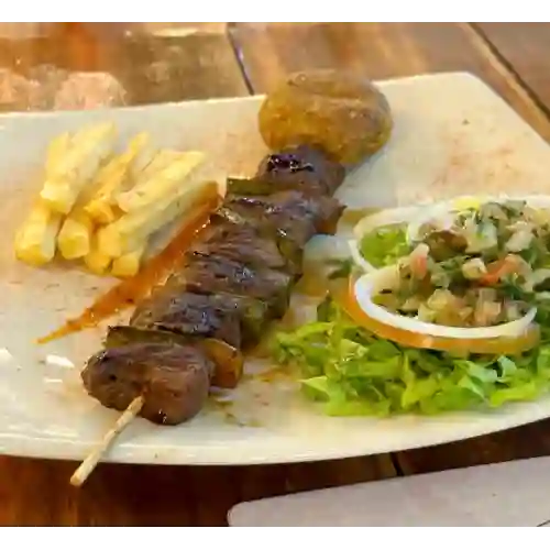 Brocheta Ahumada y Papas a la Francesa